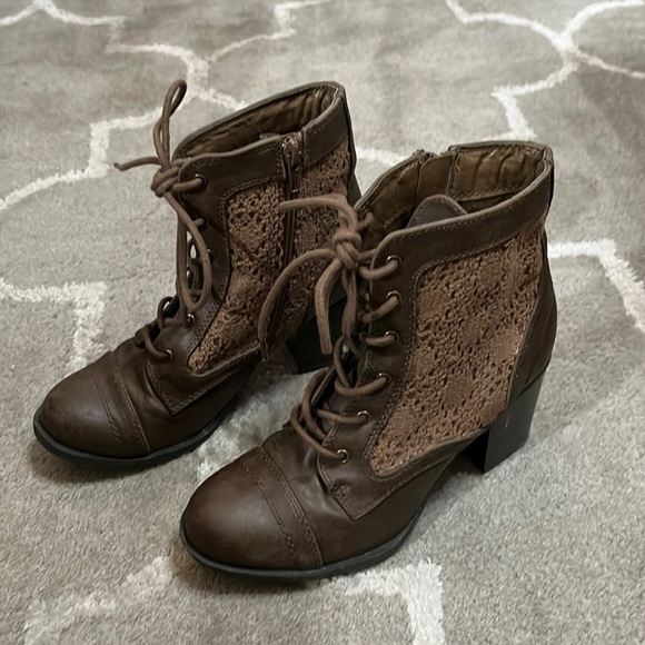 Francesca’s Katherine/Katina brown lace up zip up booties - Picture 8 of 17